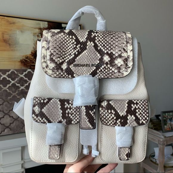NWT Michael kors Susie backpack in white/cream snake skin - Picture 2 of 6